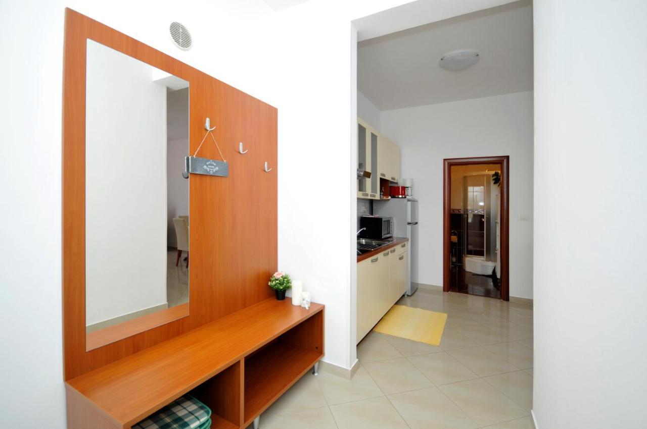 Apartments Roza トロギール エクステリア 写真