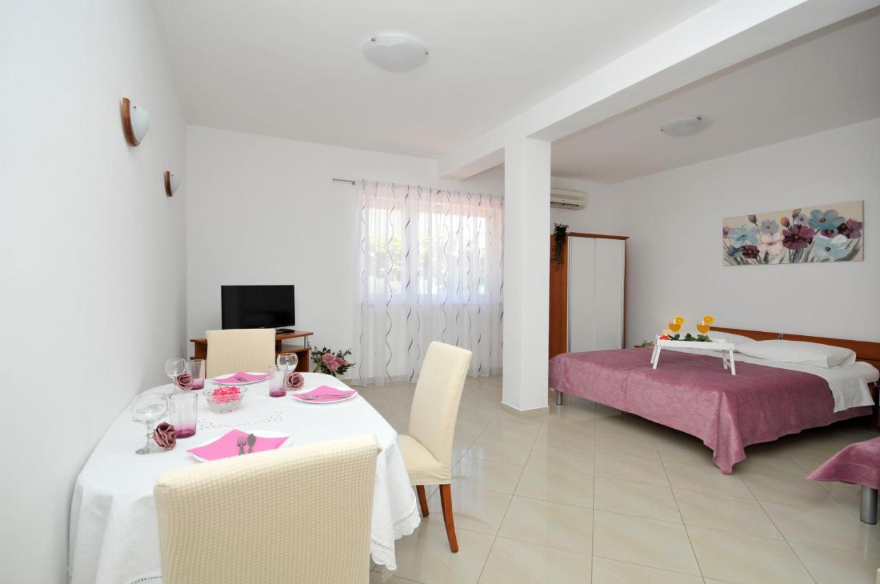 Apartments Roza トロギール エクステリア 写真